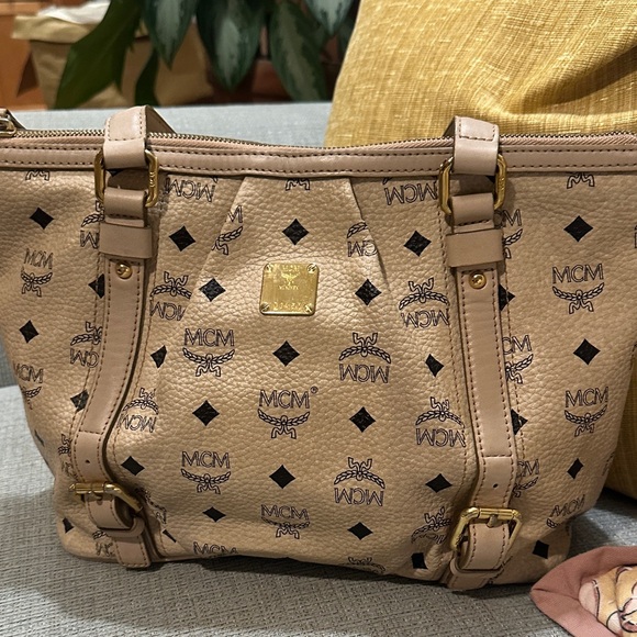 MCM Beige Logo Shoulder Bag - Picture 2 of 9